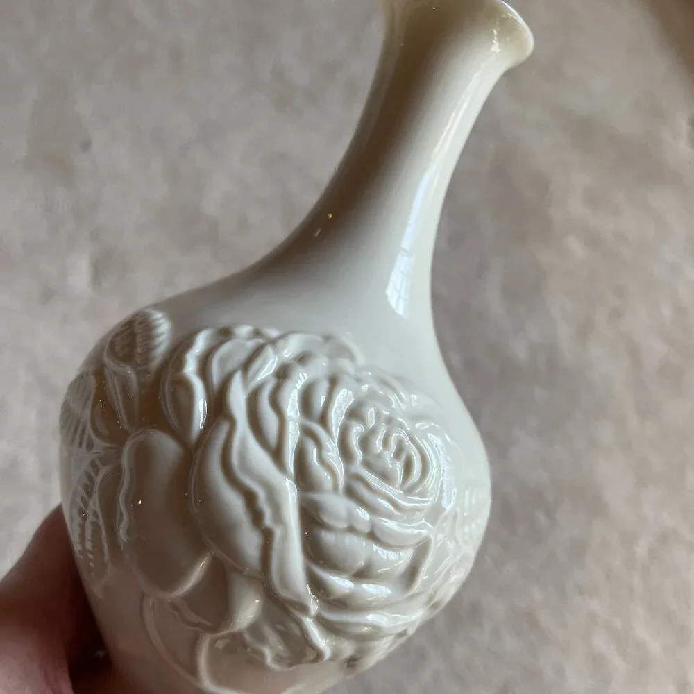 Lenox Antique‎ Rose Porcelain Bud Vase Ivory (Like New)